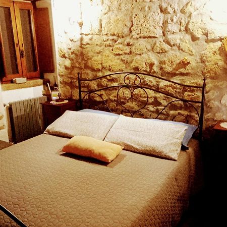 Апартаменты La Chascona Di Farnese Casa Di Tufo Nel Borgo Экстерьер фото