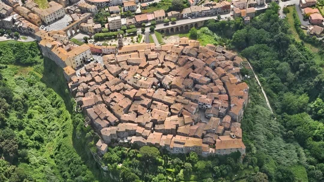 Апартаменты La Chascona Di Farnese Casa Di Tufo Nel Borgo Экстерьер фото